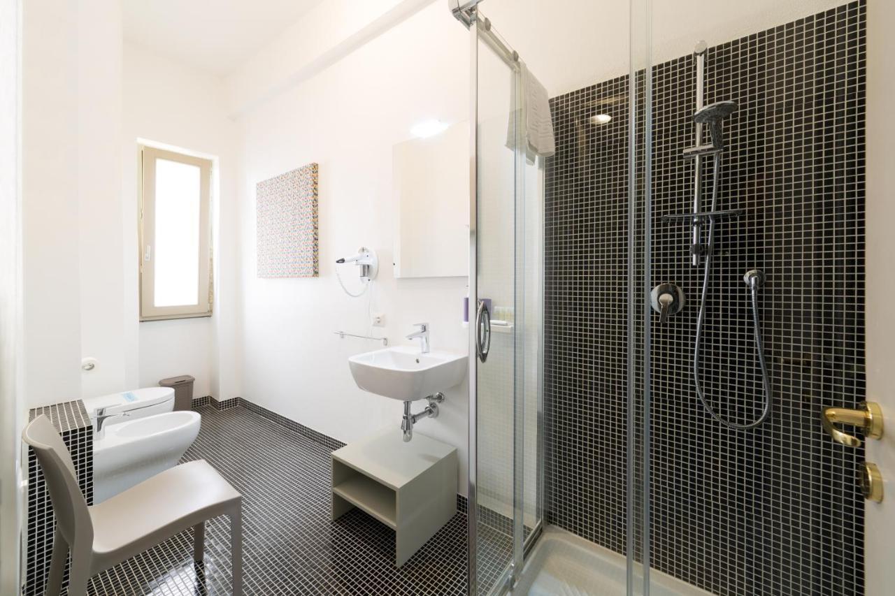 Budget Rooms Sonnino 37 칼리아리 외부 사진